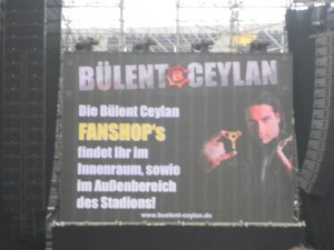 Bülent-Ceylan-Fanshop's - ob es dort auch CD's und DVD's gibt?